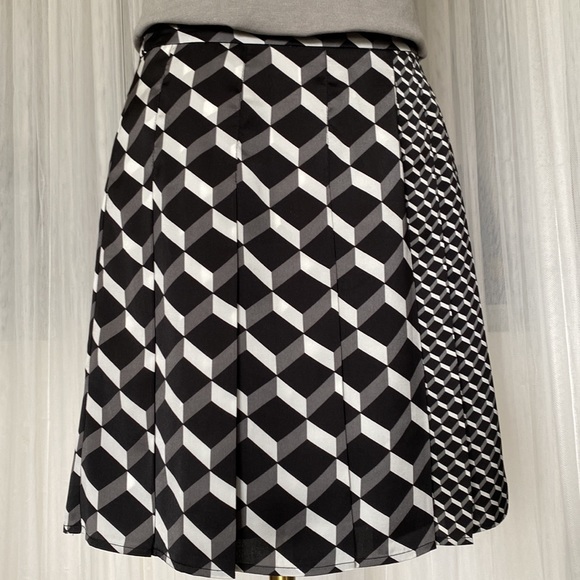 “Halogen” geometric, 3 D’s cubes, pleats 6P petite short skirt - Picture 6 of 17
